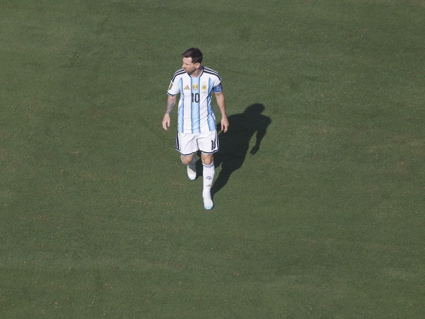 Goleiro de Benim sobre despedida de Messi: 'Meu trabalho não será dar gols de presente'